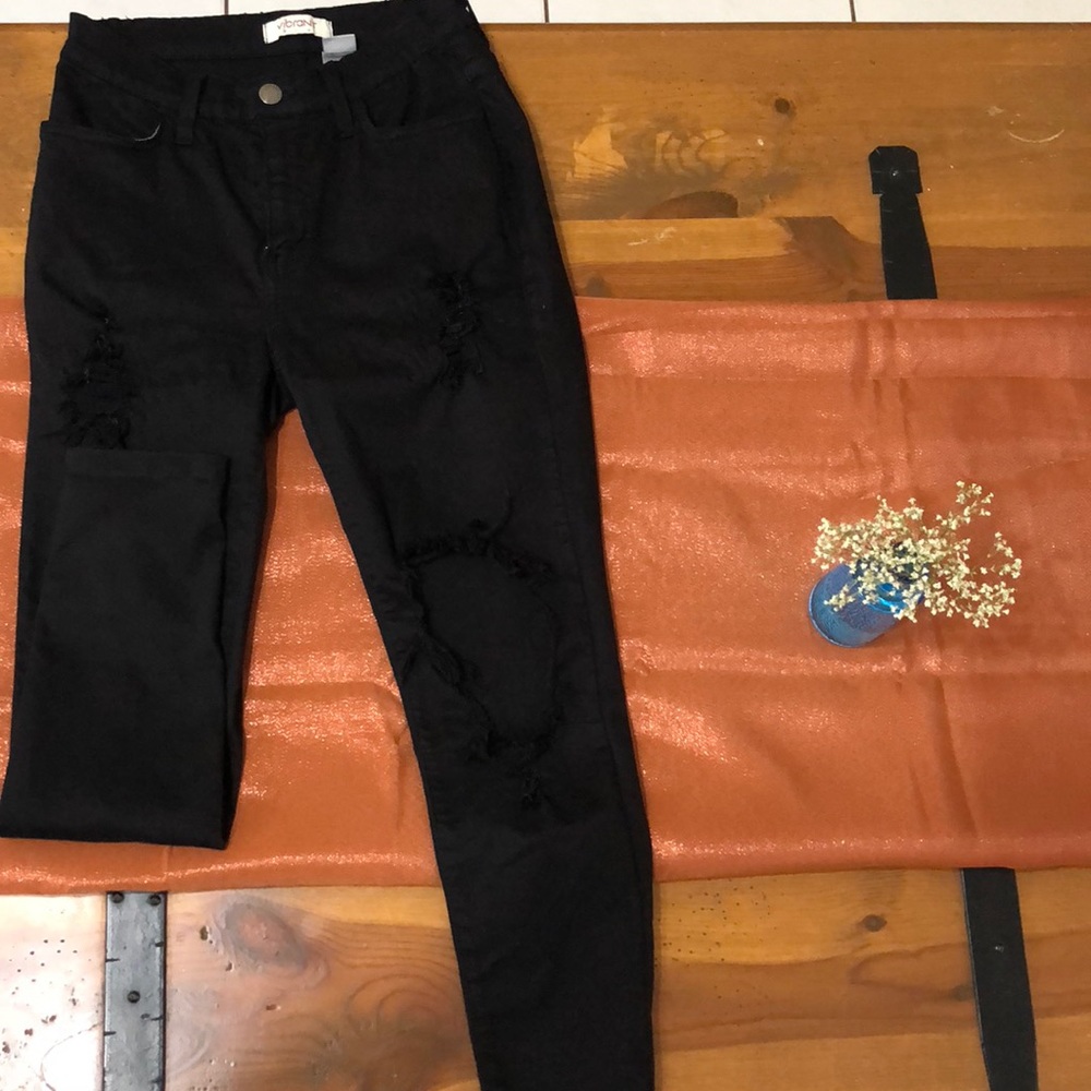 Black Vibrant Ripped Skinny Jean